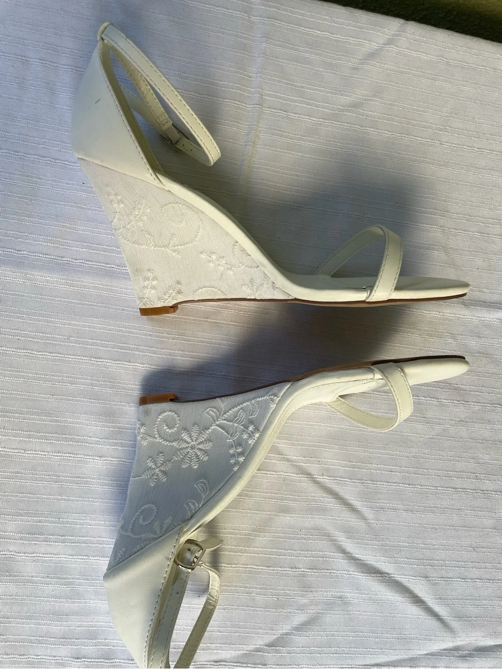 White Floral Embroidered Wedge Sandals size 8